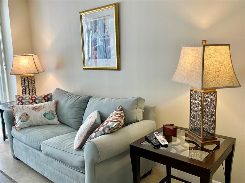 111 Briny Ave in Pompano Beach, FL - Foto de edificio