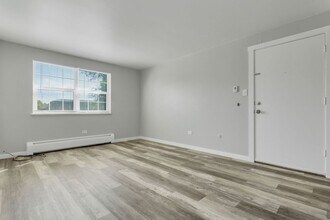 2351 S Locust St in Denver, CO - Foto de edificio - Building Photo