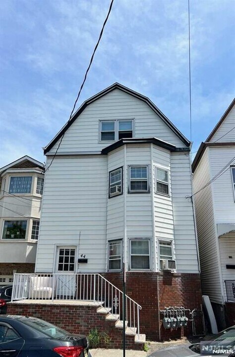 44 Washington St in Harrison, NJ - Building Photo