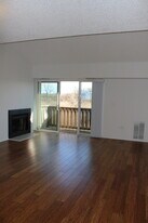 812 Aspen Dr, Unit 812 in Plainsboro, NJ - Building Photo