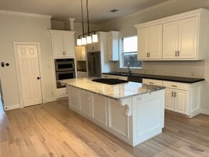 4436 Valerie St in Bellaire, TX - Building Photo - Building Photo