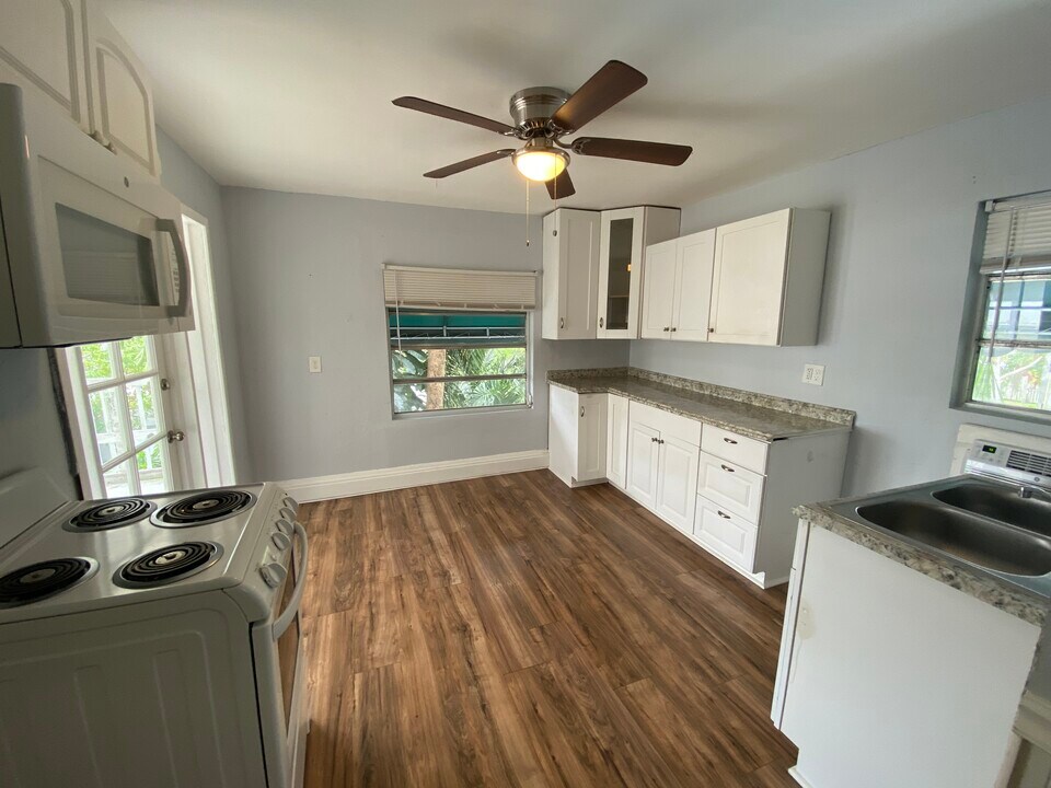 114 NW 25th St in Wilton Manors, FL - Building Photo