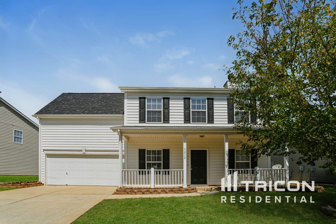 5212 Stowe Derby Dr in Charlotte, NC - Building Photo