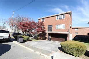 69 Veltri Ln in Yonkers, NY - Building Photo
