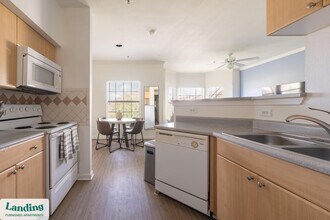 6533 Patti Dr, Unit 406 in Corpus Christi, TX - Building Photo - Building Photo