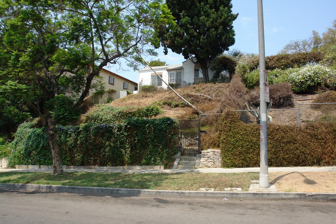 261 S Carondelet St in Los Angeles, CA - Building Photo