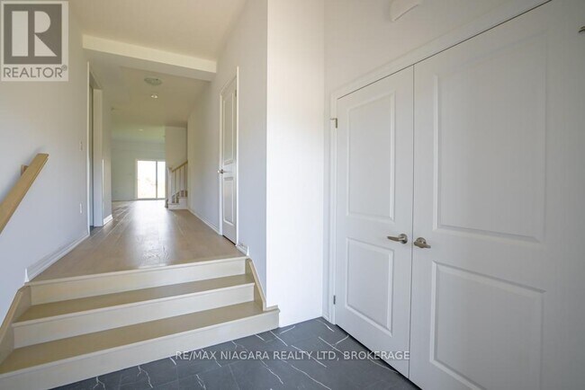 158 Hillcrest Rd in Port Colborne, ON - Building Photo - Building Photo