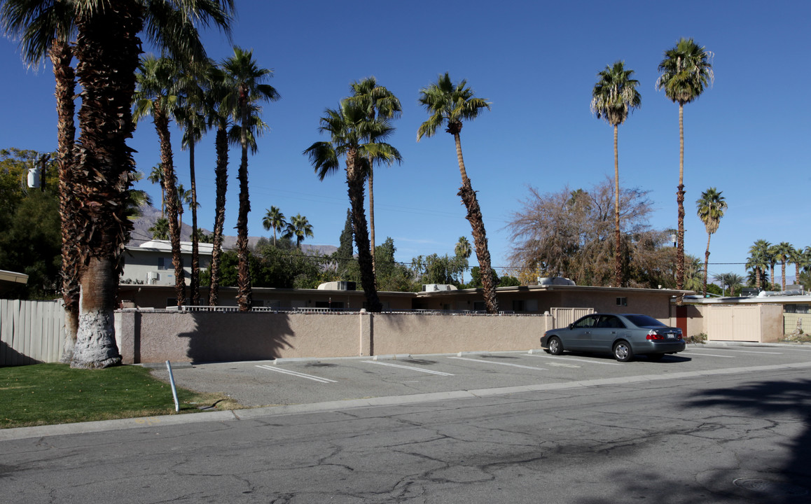 531 Desert View Dr in Palm Springs, CA - Building Photo