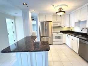510 Revere Beach Blvd, Unit 1105 in Revere, MA - Foto de edificio - Building Photo