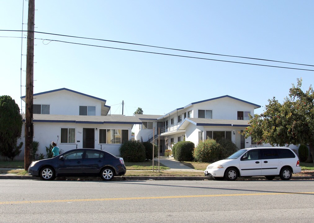 11801-11809 S Figueroa St in Los Angeles, CA - Building Photo