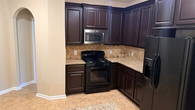 9215 Running Eagle Falls in Tomball, TX - Building Photo - Building Photo