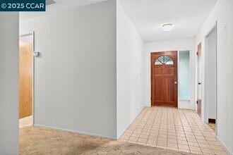 969 Valley View St in St Helena, CA - Building Photo - Building Photo