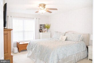 102 Red Bud Ln in Mantua, NJ - Building Photo - Building Photo