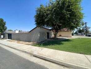 4412 Cyclone Dr in Bakersfield, CA - Building Photo - Building Photo