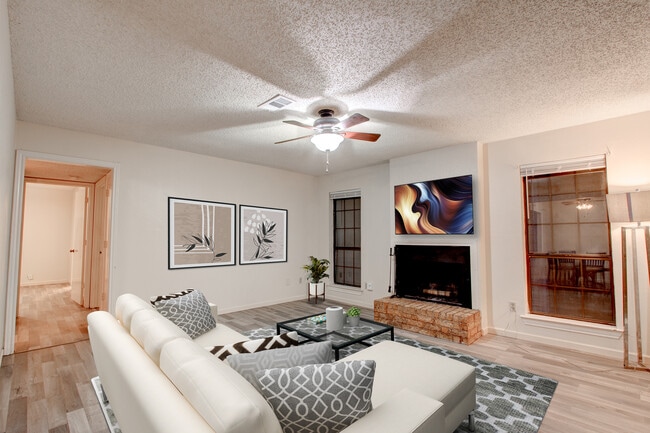 203 W Trinity St, Unit D