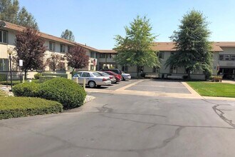 910 Canby Rd in Redding, CA - Building Photo - Building Photo