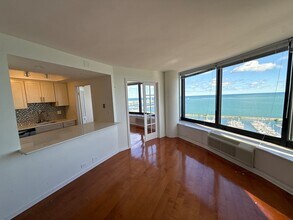 155 N Harbor Dr, Unit 1609 in Chicago, IL - Foto de edificio - Building Photo