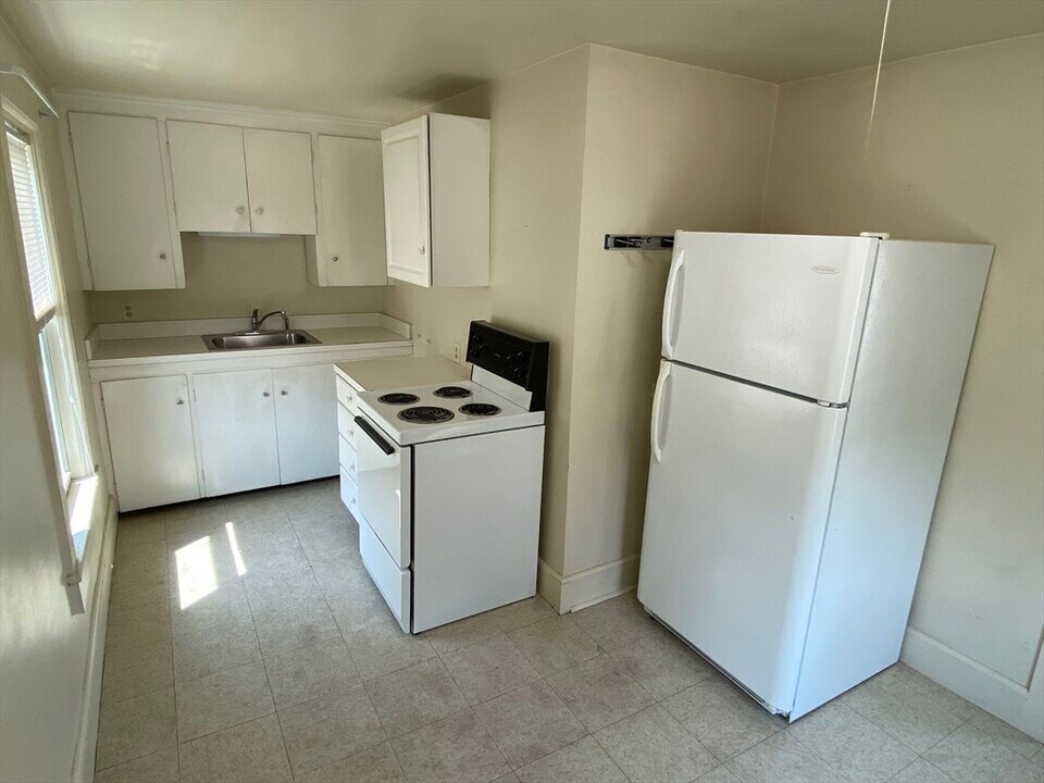 114 King St in Northampton, MA - Building Photo