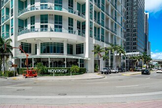 300 S Biscayne Blvd in Miami, FL - Building Photo - Building Photo