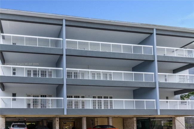 2420 SE 17th St in Fort Lauderdale, FL - Building Photo - Building Photo