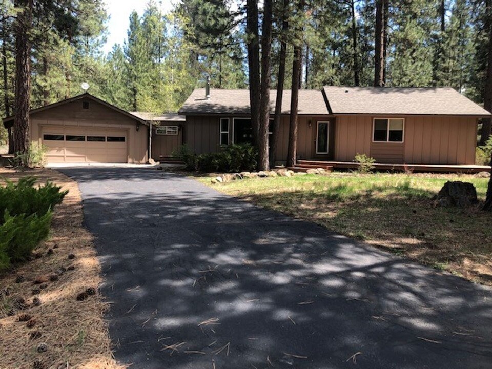 53522 Brookie Way in La Pine, OR - Foto de edificio