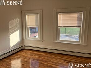 545 Somerville Ave in Somerville, MA - Foto de edificio - Building Photo