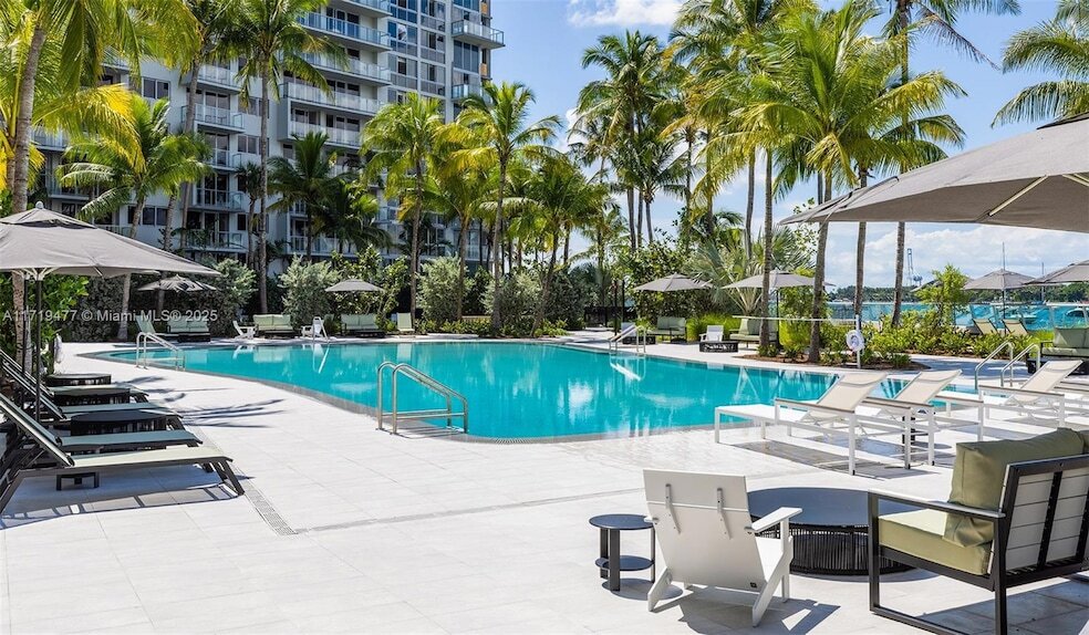 1500 Bay Rd, Unit M-0922 in Miami Beach, FL - Building Photo