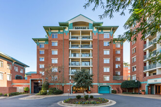 Colecroft Station Condominiums in Alexandria, VA - Building Photo - Building Photo