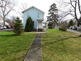 321 N Main St in Canandaigua, NY - Building Photo