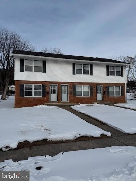 228 W 8th St in Waynesboro, PA - Foto de edificio
