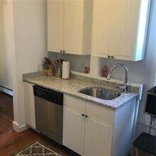 46 Lee Ave in Newport, RI - Building Photo - Building Photo