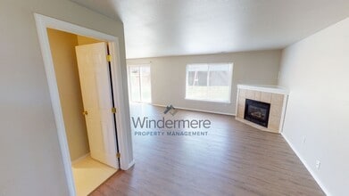 1243 SE Newgate Dr in College Place, WA - Building Photo - Building Photo