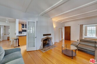 10870 Wellworth Ave in Los Angeles, CA - Building Photo - Building Photo