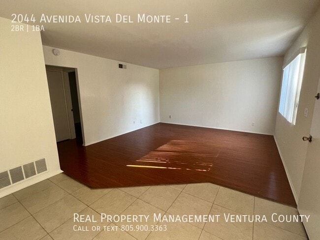 2044 N Avenida Vista Del Monte in Simi Valley, CA - Building Photo - Building Photo
