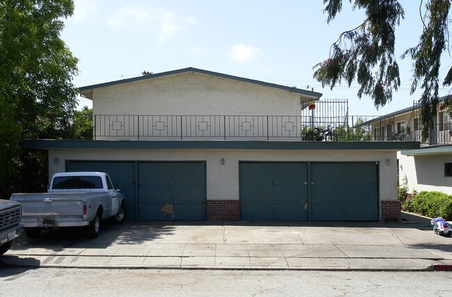 3520 Rolison Rd in Redwood City, CA - Building Photo - Building Photo