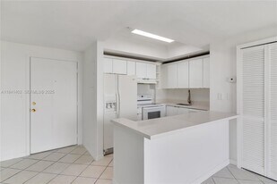 3500 Coral Wy in Coral Gables, FL - Building Photo