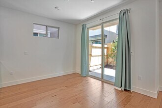 10466 Oboe Way in Elk Grove, CA - Building Photo - Building Photo