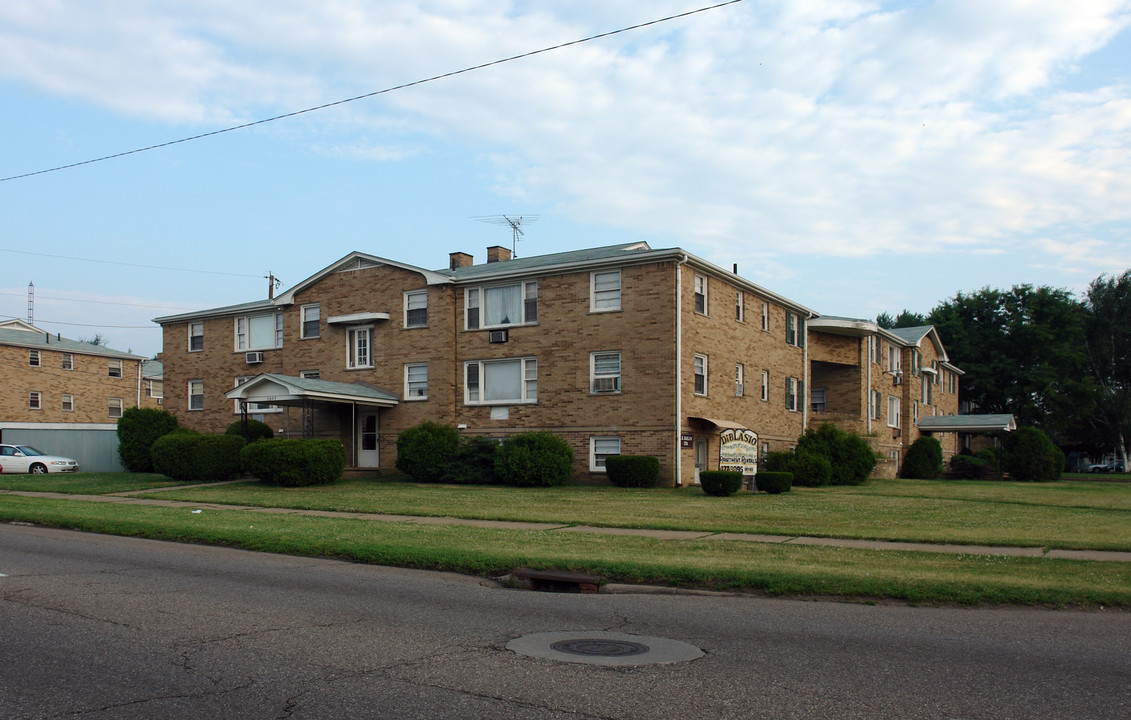 3809 W Tuscarawas St in Canton, OH - Building Photo