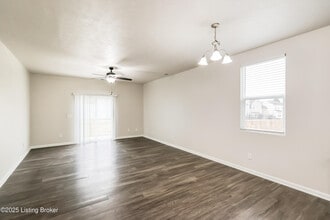 6041 Edgemont Way in Shelbyville, KY - Building Photo - Building Photo