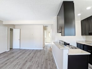 2841 Montrose Ave in Glendale, CA - Building Photo - Building Photo