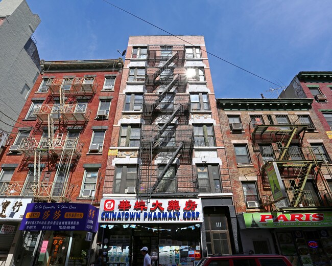 111 Mott St in New York, NY - Foto de edificio - Building Photo