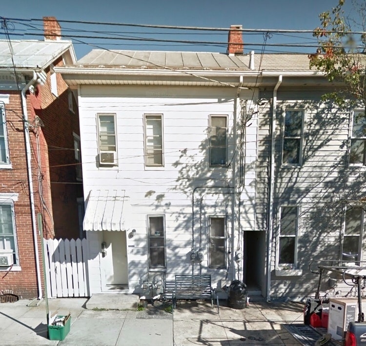 209 N Bedford St in Carlisle, PA - Building Photo