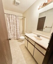 5 Innsbruck Ln in Belleville, IL - Building Photo - Building Photo