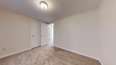 Pinewood Estates in Pepperell, MA - Foto de edificio - Building Photo
