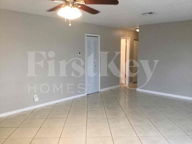 3549 SW 16th St in Fort Lauderdale, FL - Foto de edificio - Building Photo