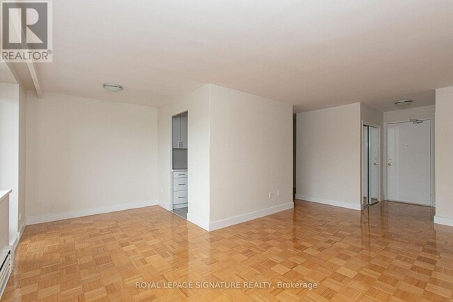 2 Grandstand Pl in Toronto, ON - Building Photo - Building Photo