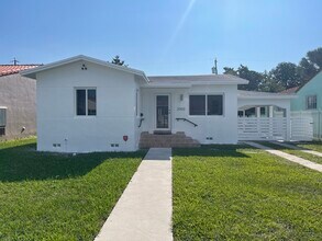 2000 SW 17th St in Miami, FL - Building Photo - Building Photo