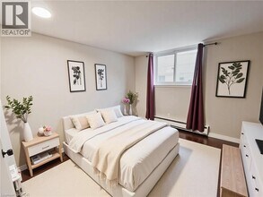 26 Woodfern Ct in Kitchener, ON - Building Photo - Building Photo