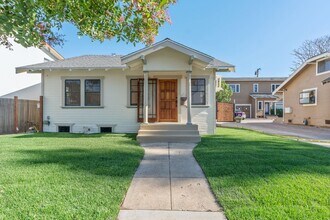 744 Gladys Ave in Long Beach, CA - Foto de edificio - Building Photo