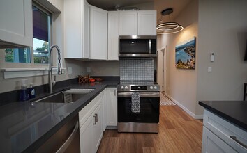 11321 S Lake Stevens Rd, Unit Lakeview  Flat in Lake Stevens, WA - Building Photo - Building Photo